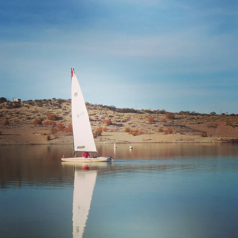 sailboat-sailing-sea sailboat-sailing-sea